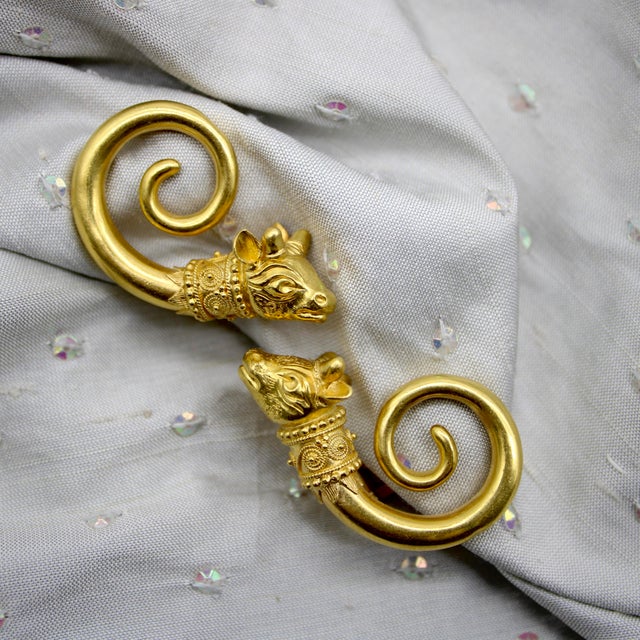 Vintage Lalaounis 22k Gold Spiral Bull’s Head Earrings, A Pair For Sale - Image 9 of 10