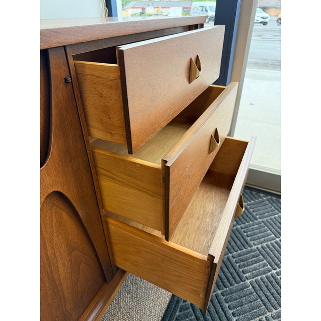 Brown Mid Century Modern Broyhill Brasilia Walnut 9 Drawer Dresser Credenza For Sale - Image 8 of 12
