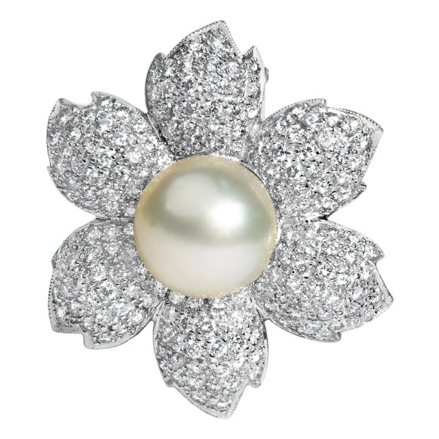 18K White Gold 2 3/4 Cttw Diamond and 12.5 MM Cultured Freshwater Pearl Floral Brooch Pin (G-H Color, VS1-VS2 Clarity) For Sale