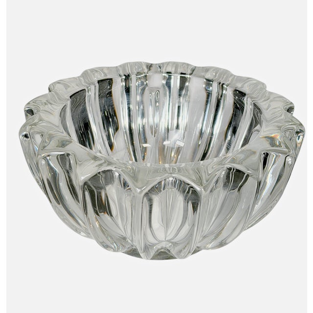 1940s French Art Deco Pierre D’Avesn Molded Glass Star Bowl For Sale In Houston - Image 6 of 10