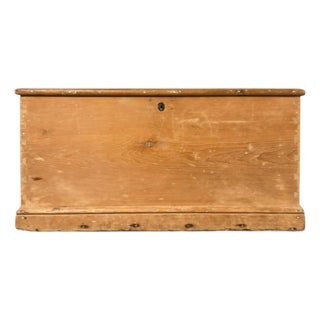 English Victorian Pine Blanket Chest, Circa 1890 For Sale