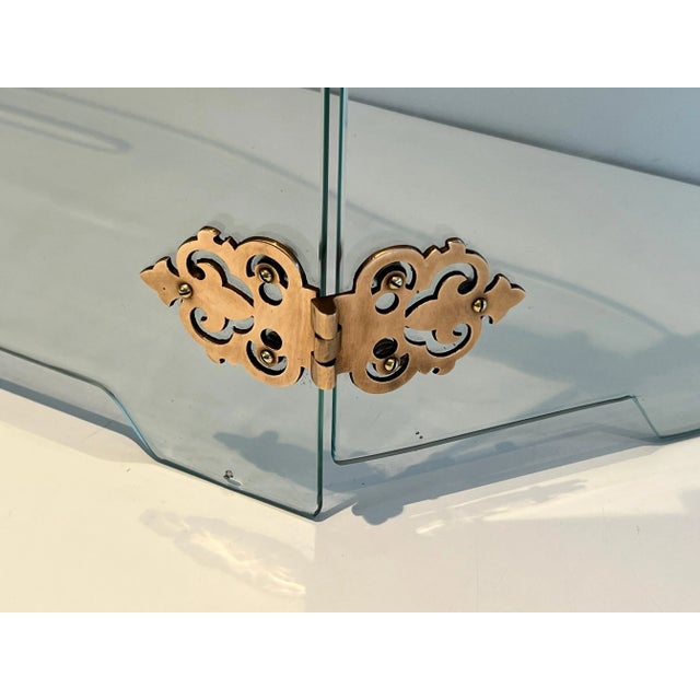 This fireplace screen is made of 3 glass panels with bronze hinges. This is a French work. Circa 1970.