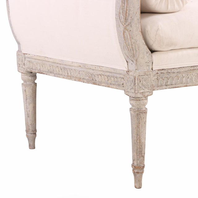 Light Gray A Swedish Gustavian-Style Painted Settee / Daybed W/Cushions, C. 1800. For Sale - Image 8 of 8