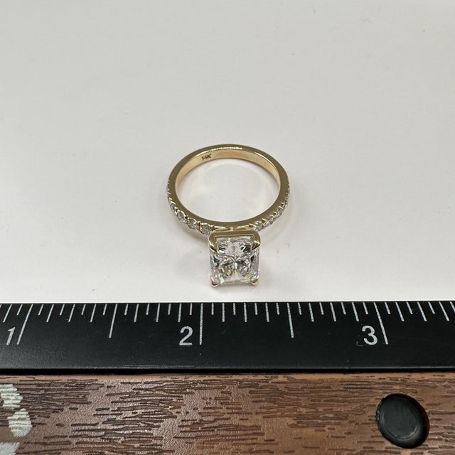 Metal 3.52ct Radiant Lab Grown Diamond Ring Igi E Vvs2 14k Yellow Gold, Size 7 For Sale - Image 7 of 7