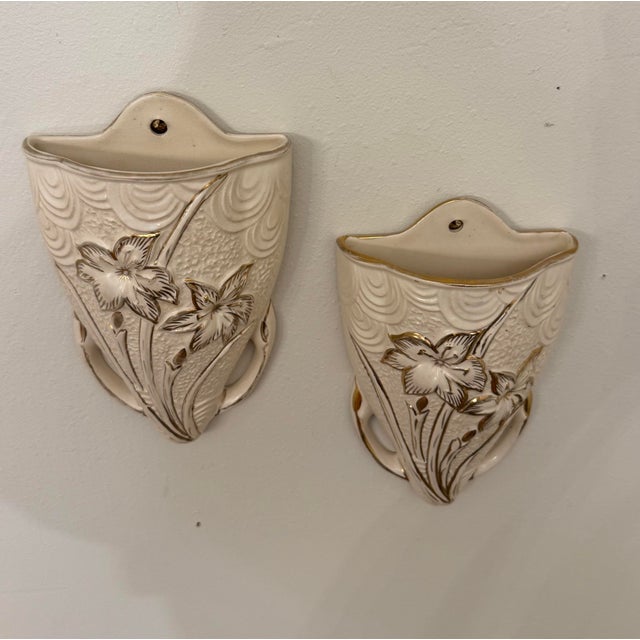 1930's Vintage Art Deco English Pottery Arthur Wood Floral Cream & Gold Wall Pockets, a Pair For Sale In Houston - Image 6 of 12