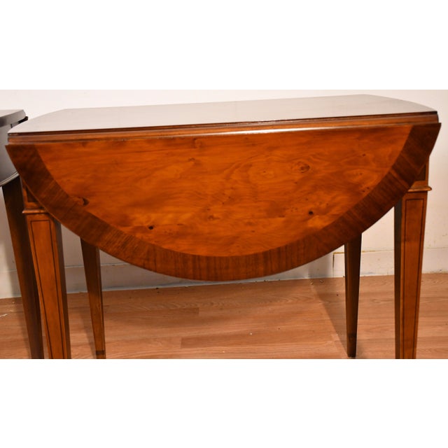 1950s English Hepplewhite Birdseye Maple Banded Walnut Pembroke Drop Leaf Tables For Sale - Image 11 of 18