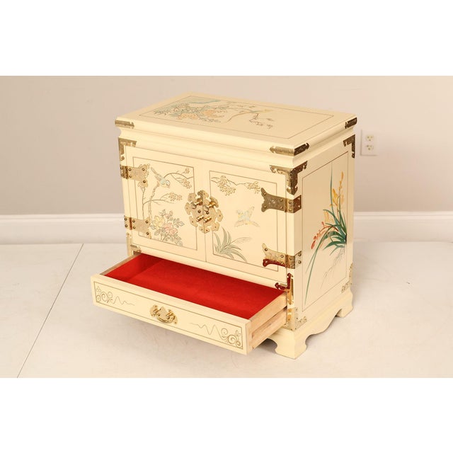 Off-white Painted Chinoiserie Style Jewelry Chest For Sale - Image 8 of 18