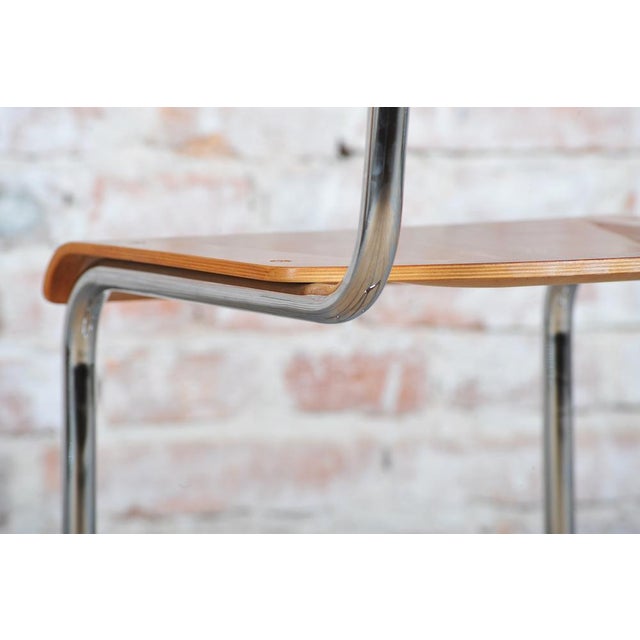 This set of two chairs originates from the 1930s, stylistically belongs to the Bauhaus period and is made of beech and...