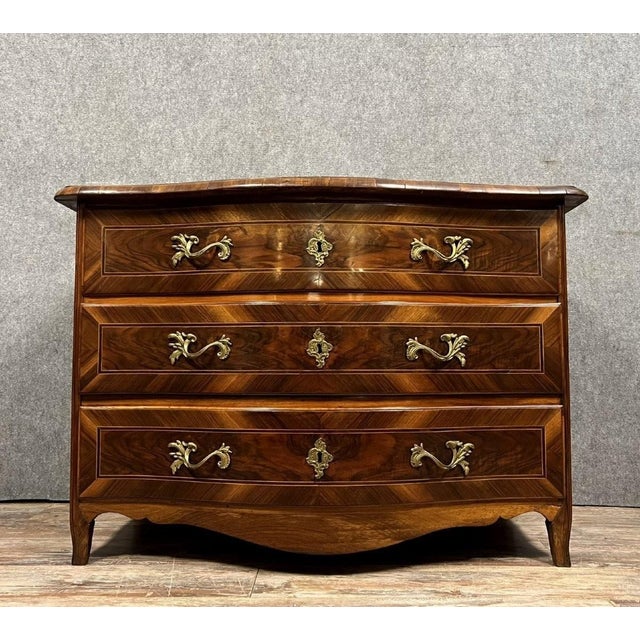 Louis XV Bombé Commode in Wood Marquetry, 1750 For Sale - Image 6 of 6