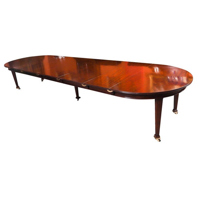 This is a large discerning antique late Victorian telescopic extending dining table, circa 1890 in date. The table has...