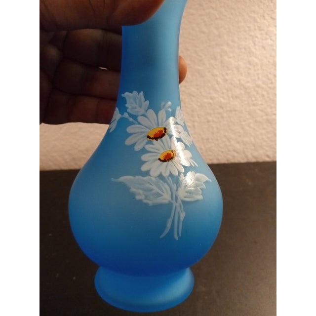 EXQUISITE Westmoreland Hand painted 6" Blue Satin Fluted Bud Vase This exquisite 6" fluted bud vase from Westmoreland is a...