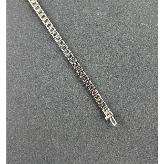 9.28 Ct Emerald Cut Diamond Tennis Bracelet For Sale In Chicago - Image 6 of 8