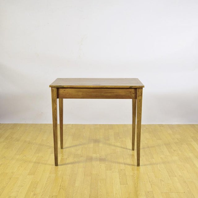 This elegant vintage coffee table in the directoire style dates back to the second half of the 19th century, a period that...