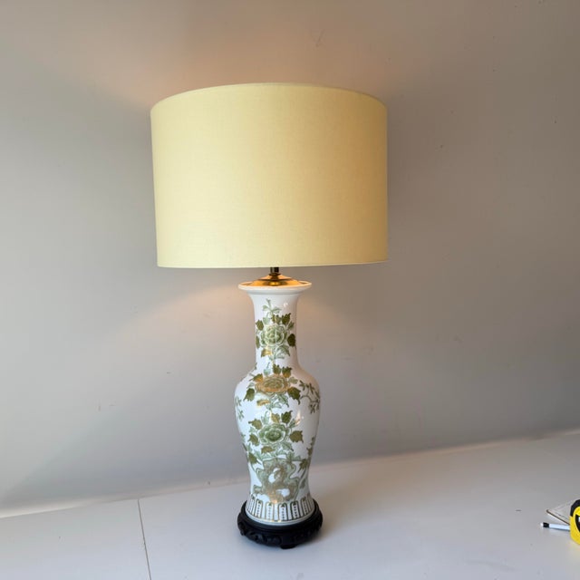 Vintage 1960s green and white chinoiserie porcelain table lamp paired with citron barrel lamp shade.