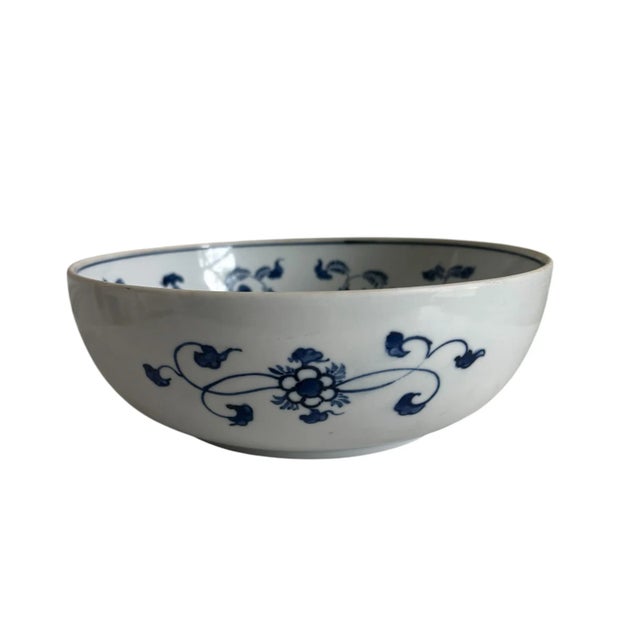 Chinoiserie Antique Chinese Ming Dynasty Blue White Porcelain Lotus Flower Motif Bowl For Sale - Image 3 of 6