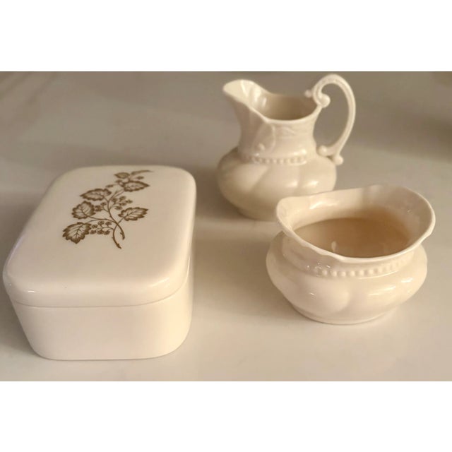 Hollywood Regency Ivory Porcelain Jewelry Box With Gold Detail by Lenox For Sale In Palm Springs - Image 6 of 9