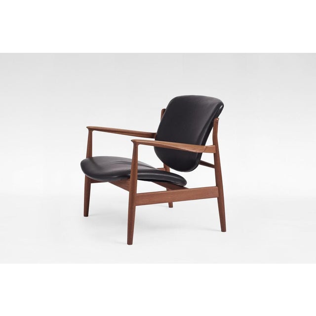 FD136 Lounge Chair in Black Leather and Teak by Finn Juhl, France, 1960s For Sale - Image 11 of 11