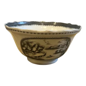 18th Century Chinese Export Porcelain en Grisaille Bowl