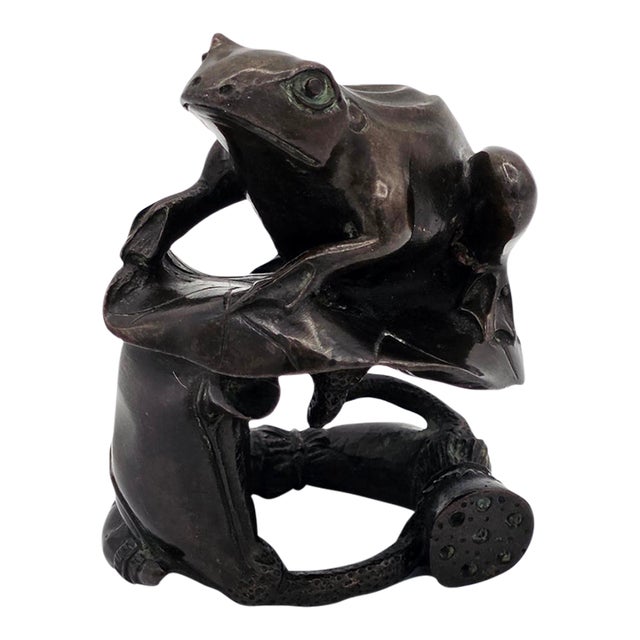 Japanese Bronze Okimono Frog on Lotus Leaf Sculpture, Circa 1920 For Sale