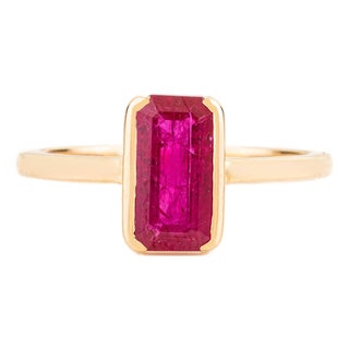 Modern Emerald Cut 1.38Ct Ruby Bezel Solitaire Ring in 14k Yellow Gold Size 7 For Sale