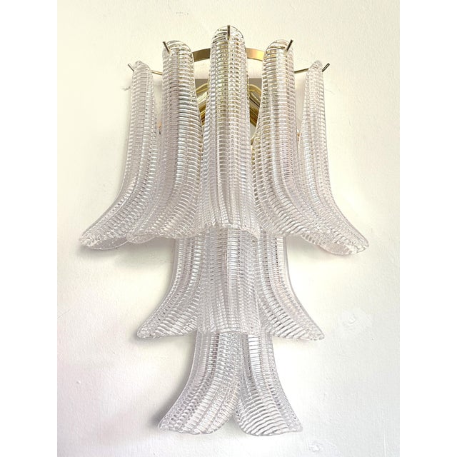 Murano Contemporary Diamanted Transparent “Selle-Petali ” Murano Glass Wall Sconce in Mazzega Style-Set of Two For Sale - Image 4 of 6