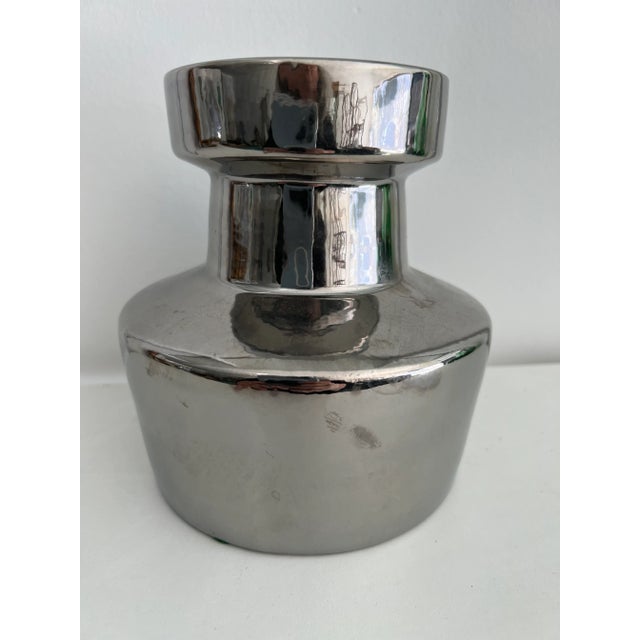 Mid Century Modern Design Jaru of California ceramic vase with their iconic silver chrome glaze. No makers mark but there...
