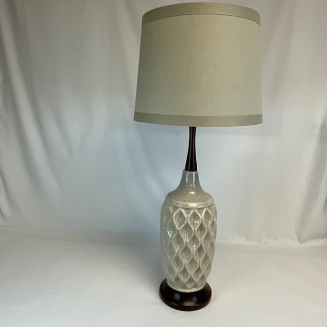 Mid-Century Modern Mid-Century Modern Geometric Ceramic Table Lamp With New Linen Shade. For Sale - Image 3 of 10