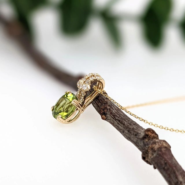 2020s 2.1ct Peridot Pendant with Earth Mined Diamonds in Solid 14K Yellow Gold Round 8mm For Sale - Image 5 of 8