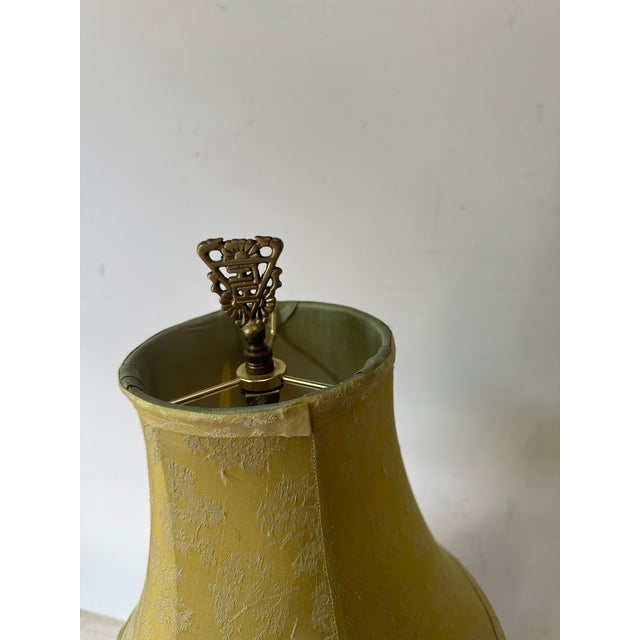 Vintage Chinoiserie Asian Lamp With Brass Finial For Sale In Atlanta - Image 6 of 7