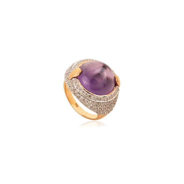 Contemporary Antique Cocktail 14.21 CTW Amethyst Cabochon Ring With Cluster Diamonds in 18k Gold Size 6 For Sale - Image 3 of 14