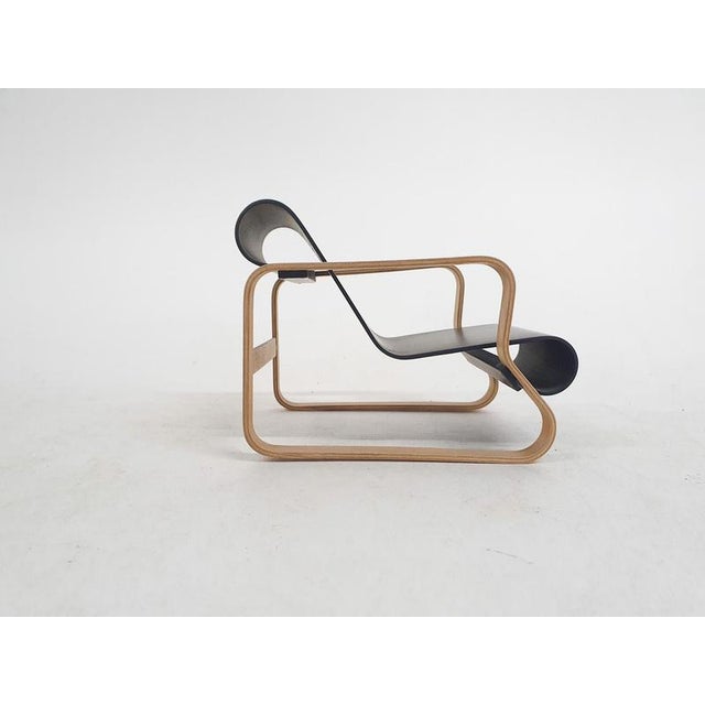 Miniature "41 Paimio" chair by Alvar Aalto. from the Vitra miniature collection. In good condition, a little wobbly....