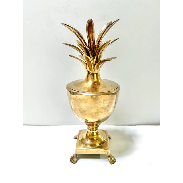 American Hollywood Regency Brass Pineapple Lidded Urn – Vintage Brass Pineapple Decor For Sale - Image 3 of 7