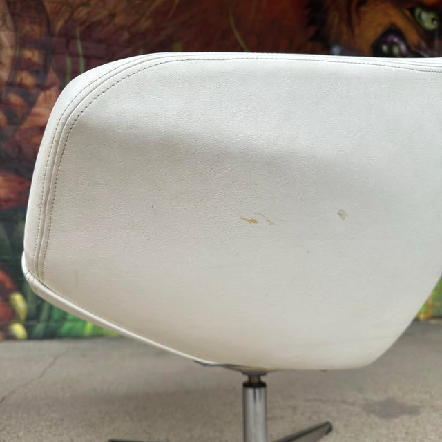 Pair of Mid-Century Modern Overman Swivel Chairs For Sale In Cleveland - Image 6 of 12