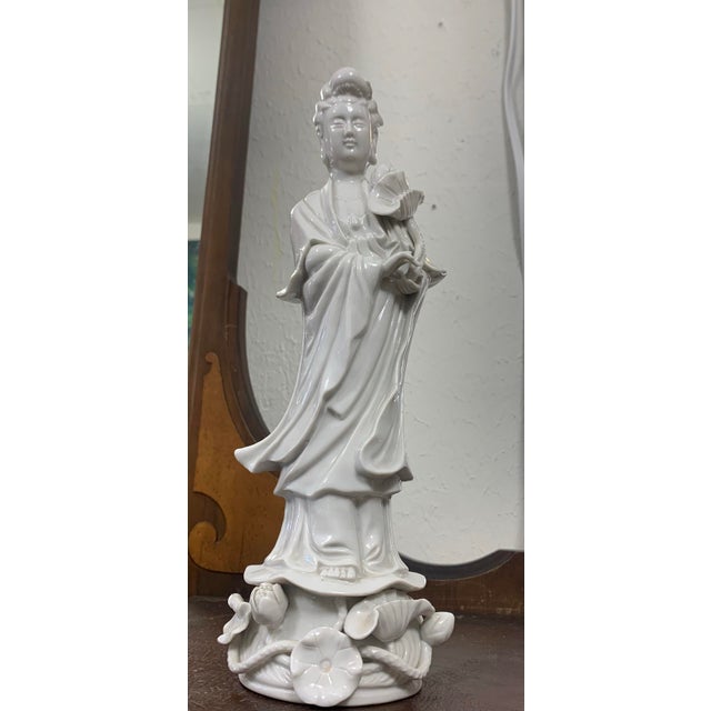 This exquisite Guanyin statue is crafted in fine white porcelain in the classic Blanc de Chine style, renowned for its...