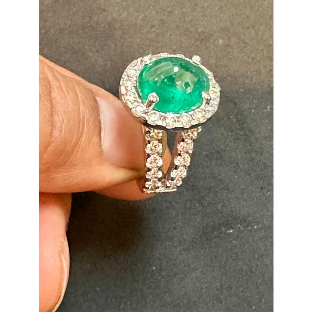 Gemstone 5 Carat Zambian Emerald Cabochon & Diamond Cocktail Ring 18 Karat White Gold For Sale - Image 7 of 18