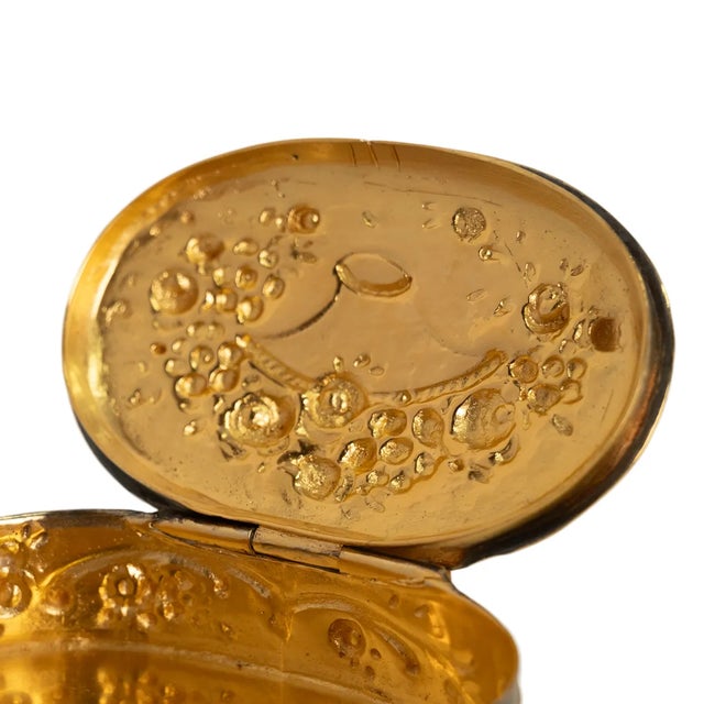 Antique German Sterling Gilt Silver Floral Engraved Repousse Snuff Pill Box 1880 For Sale - Image 10 of 12