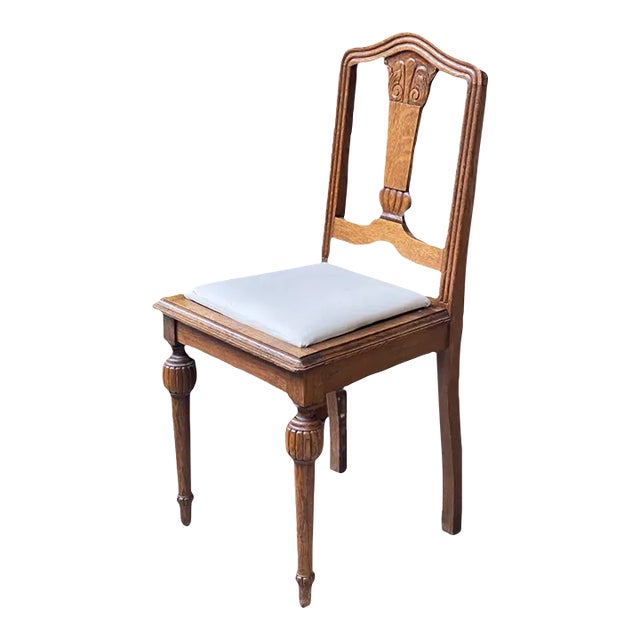 Vintage Early American Side Accent Chair With Hand Carved Details For Sale