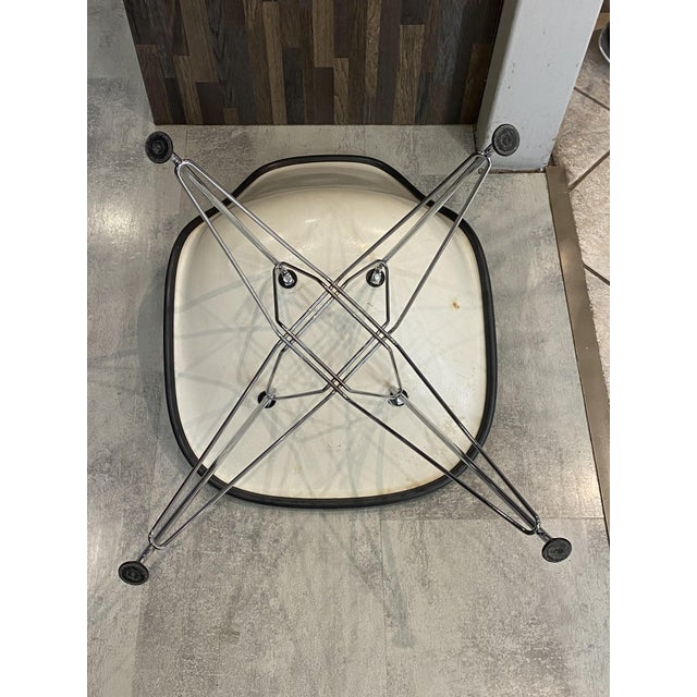 Off-White Vinyl Chair by Charles and Ray Eames for Herman Miller, 1950s For Sale - Image 14 of 15