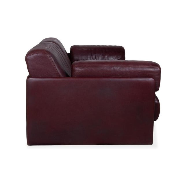 Leather Two-Seater Red Bordeaux Manual Function DS-76 Sofa from de Sede For Sale - Image 10 of 13