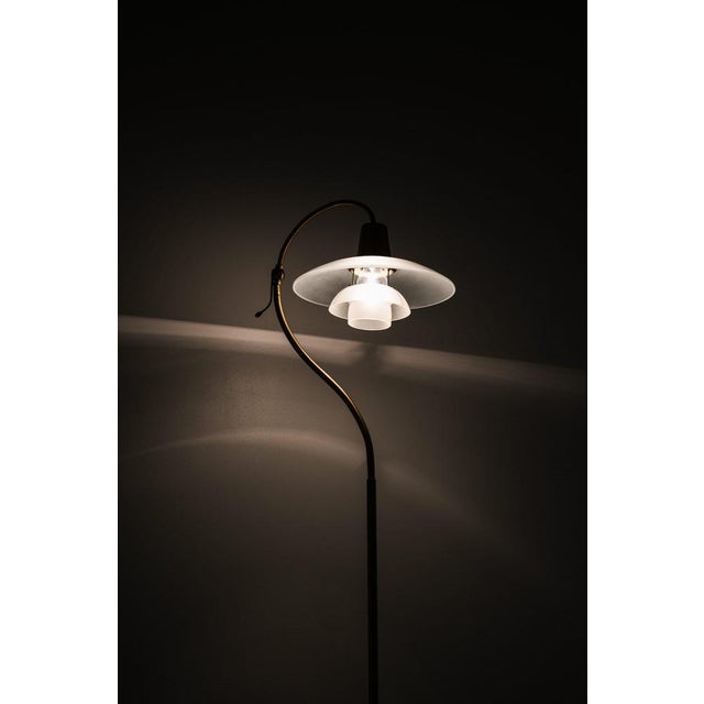 Floor Lamp in Bronze and Brass with Glass Shades attributed to Poul Henningsen, 1940s For Sale - Image 3 of 11