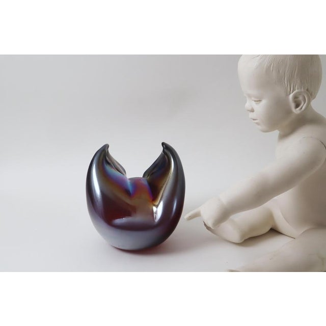 Let yourself be enchanted by this glass art object from the 1980s. This sculpture comes from the estate of an art...