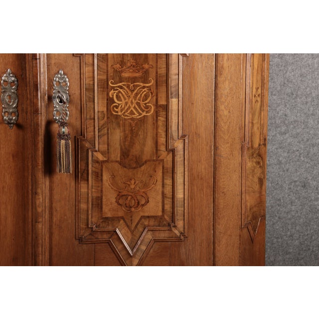 18th Century Baroque Lace Walnut & Oak Cabinet, Nuremberg, 1740s For Sale - Image 12 of 18
