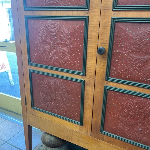 1980s Early American Style Tiger Maple and Poplar Pie Safe With Punched Tin For Sale - Image 5 of 10