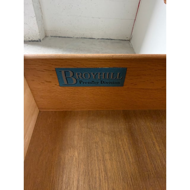 Vintage Broyhill Premier Division 9-Drawer Dresser With Brass Handle For Sale - Image 10 of 17