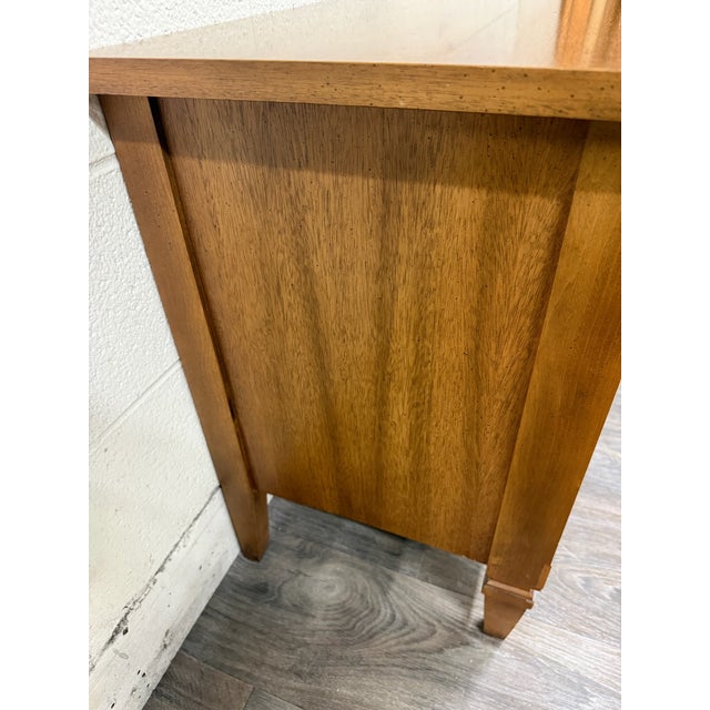 Wood Vintage Dixie Furniture Mid Century Traditional Neoclassical Nightstands - Pair For Sale - Image 7 of 17