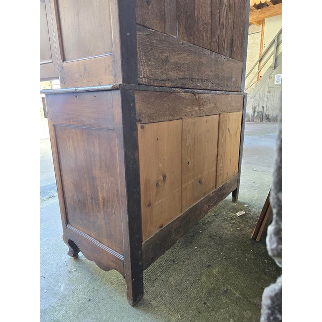 Two-Part Louis XV Cabinet in Walnut, 1760 For Sale - Image 18 of 18