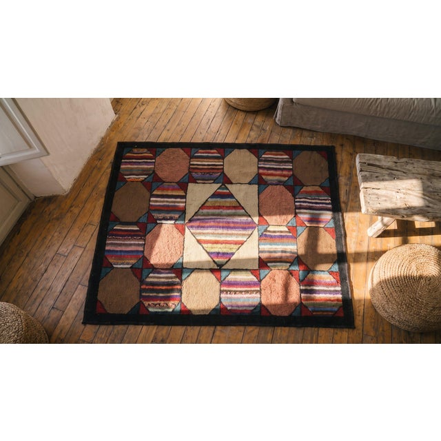 1920s Captivating Geometric Pattern Multicolored Small Scatter Antique American Hooked Rug For Sale - Image 5 of 7