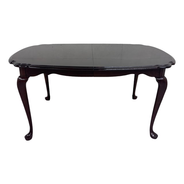 Vintage Pennsylvania House Queen Anne Style Cherry Wood Extension Dining Table For Sale
