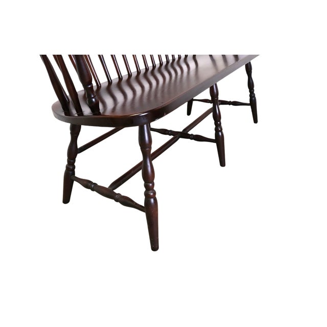 1980s Vintage American Continuous Bow Poplar Windsor Settee Bench For Sale - Image 5 of 7