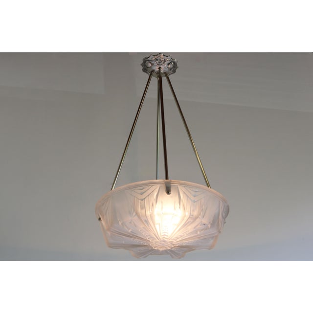 1930s Vintage French Art Deco Pendant Light in White Glass by Muller Freres, 1930 For Sale - Image 5 of 13